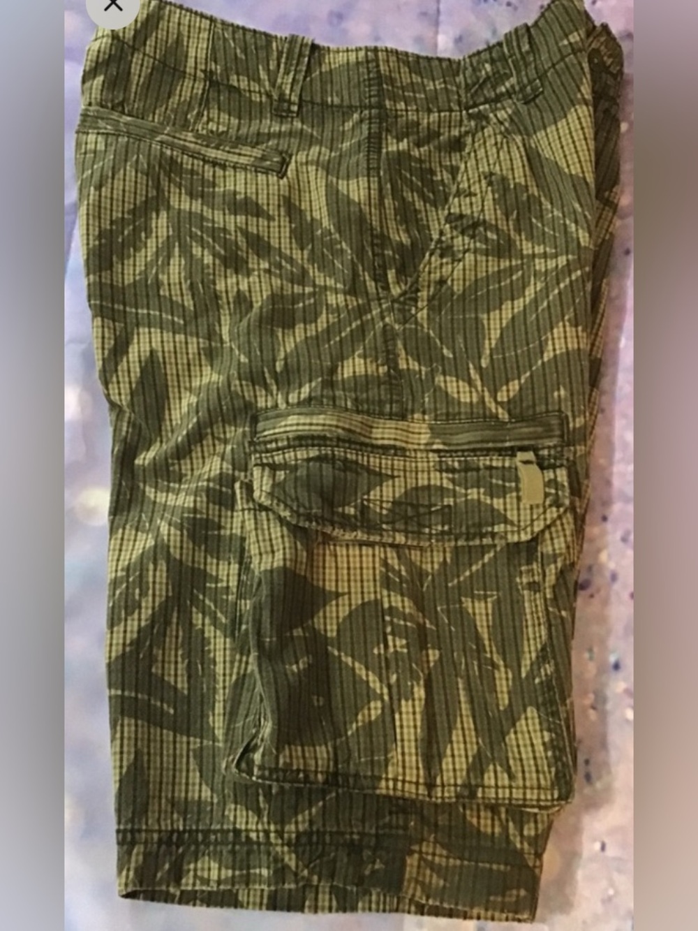 Men’s size 33 waist cargo shorts. L.O.G.G. CC